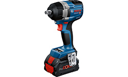 파란색 Bosch Professional 무선 임팩트 렌치가 테이블 위에 있습니다.