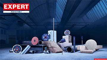 작업장에서 다양한 Bosch EXPERT 도구와 자재.