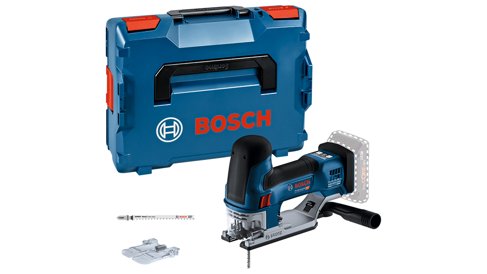 파란색 Bosch Professional 무선 직소가 검은색 배경 위에 도구 상자와 액세서리 옆에 놓여 있습니다.