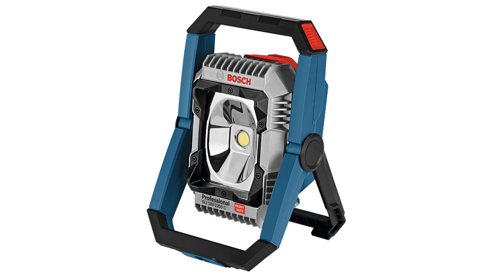 흰색 배경에 파란색과 은색의 Bosch Professional 건설 램프.